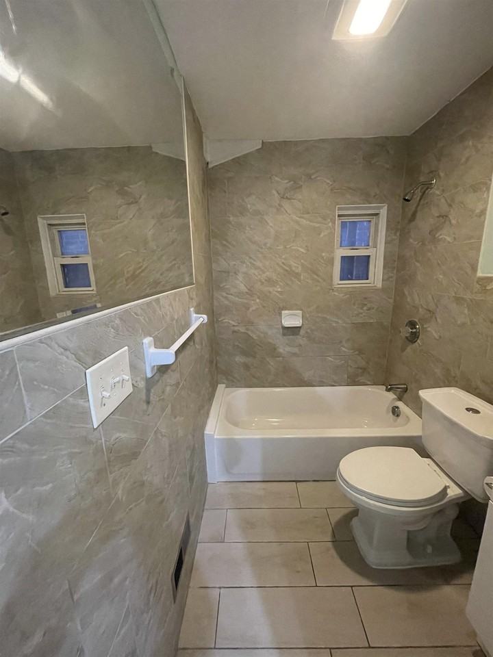 1971 John F Kennedy Blvd - Photo 6 of 7