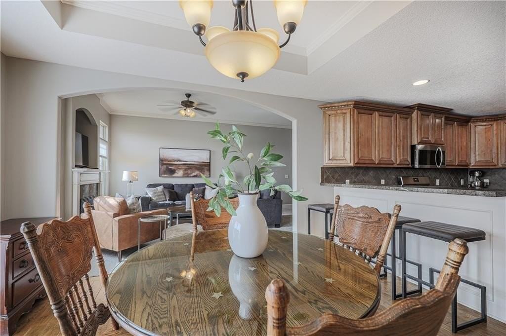 5029 Woodstock Ct - Photo 4 of 34