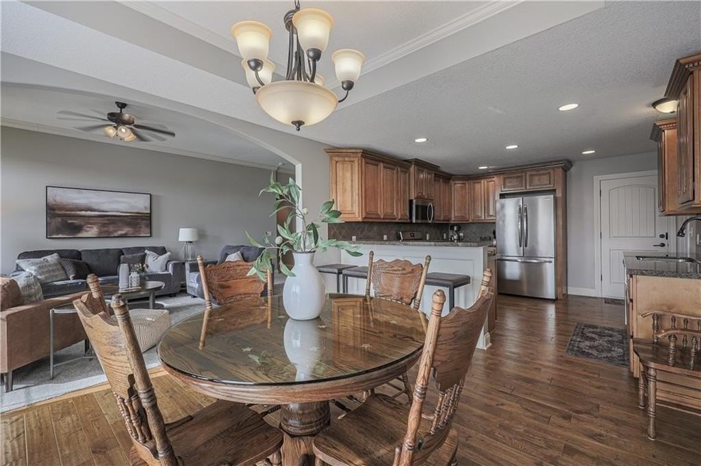 5029 Woodstock Ct - Photo 6 of 34