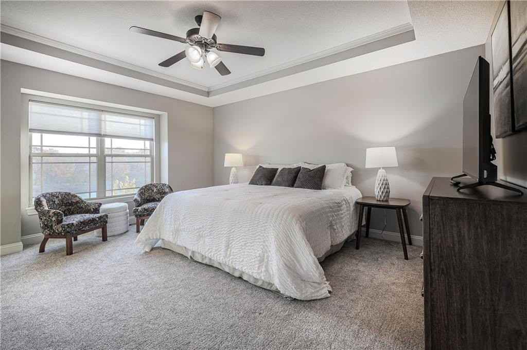 5029 Woodstock Ct - Photo 7 of 34