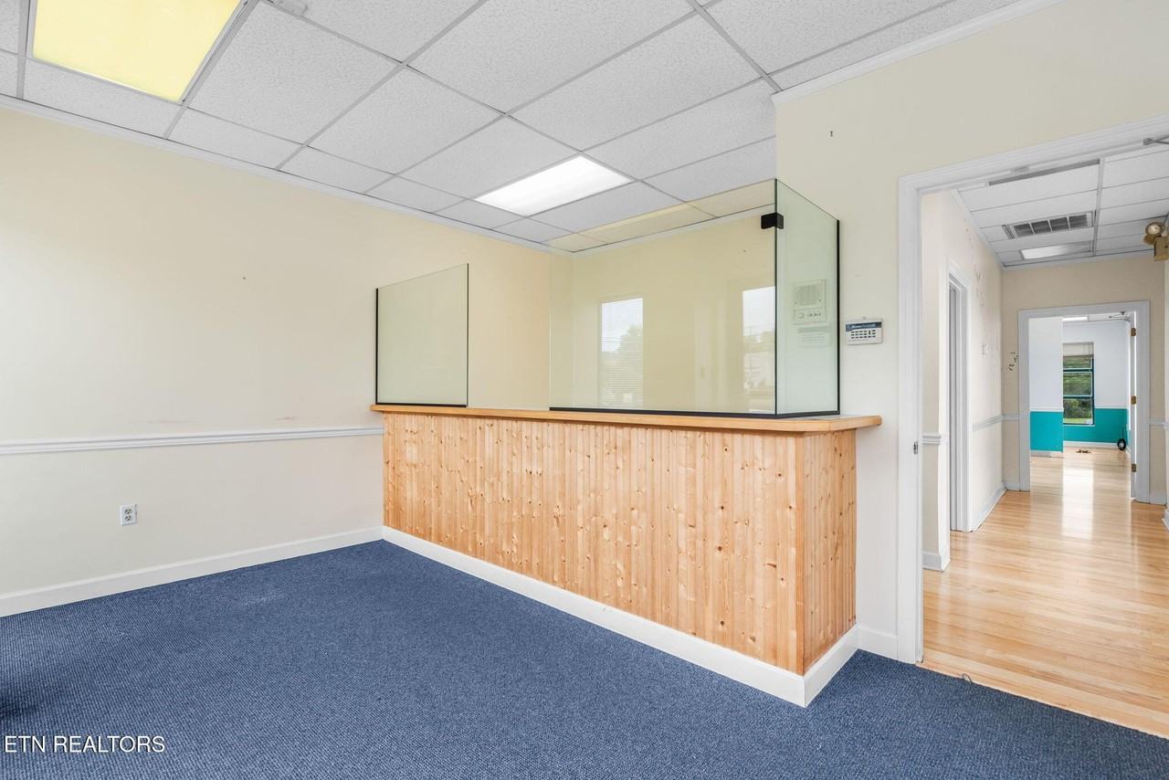 5034 N Broadway St - Photo 2 of 14