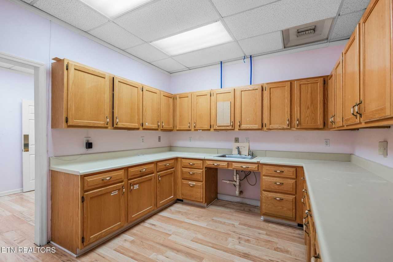 5034 N Broadway St - Photo 4 of 14