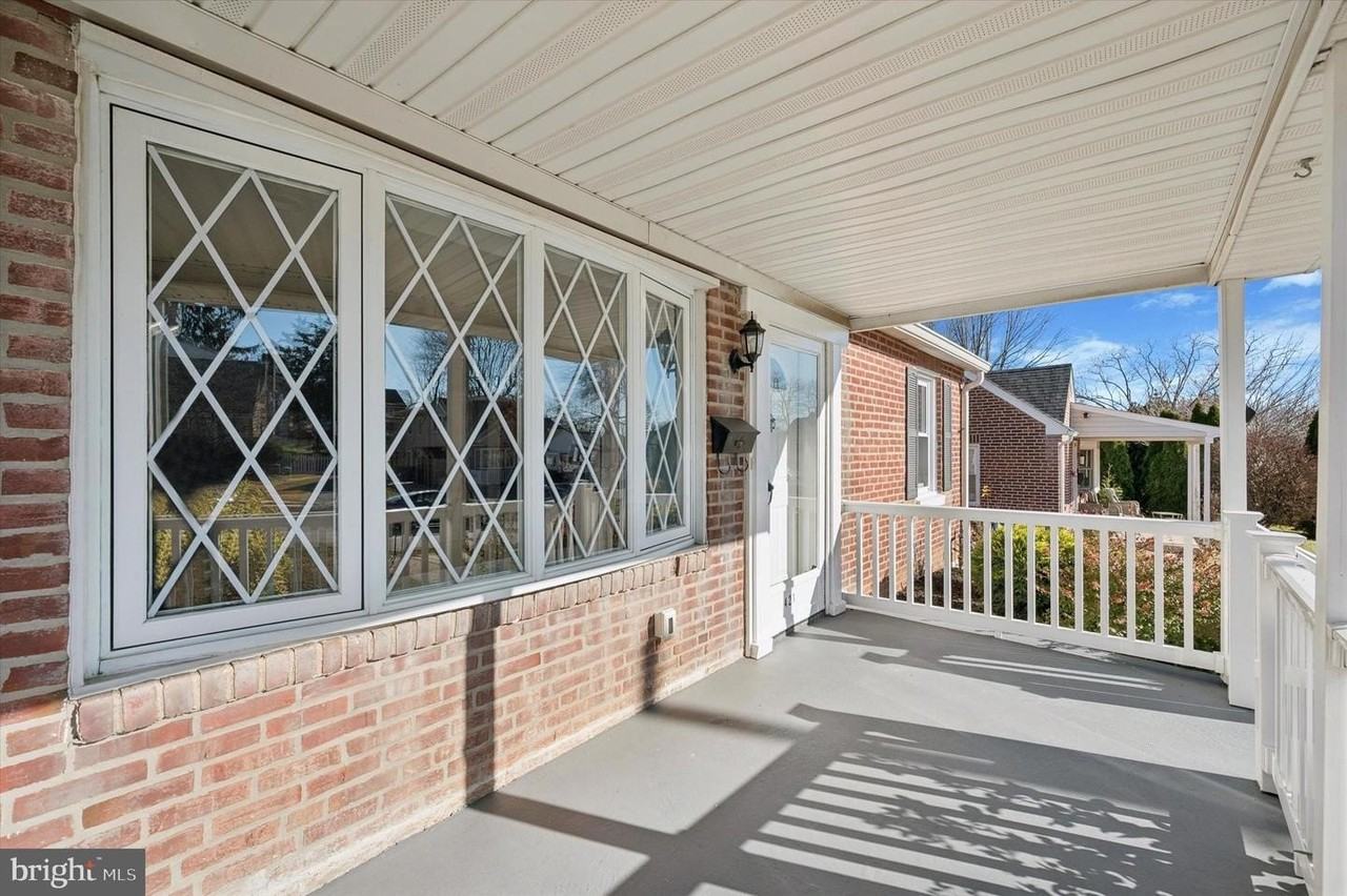 421 Lawrence Rd - Photo 3 of 25