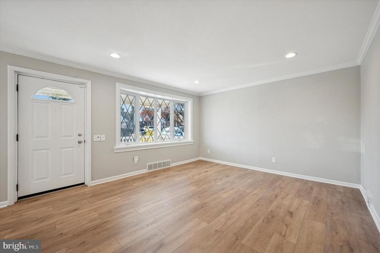 421 Lawrence Rd - Photo 5 of 25