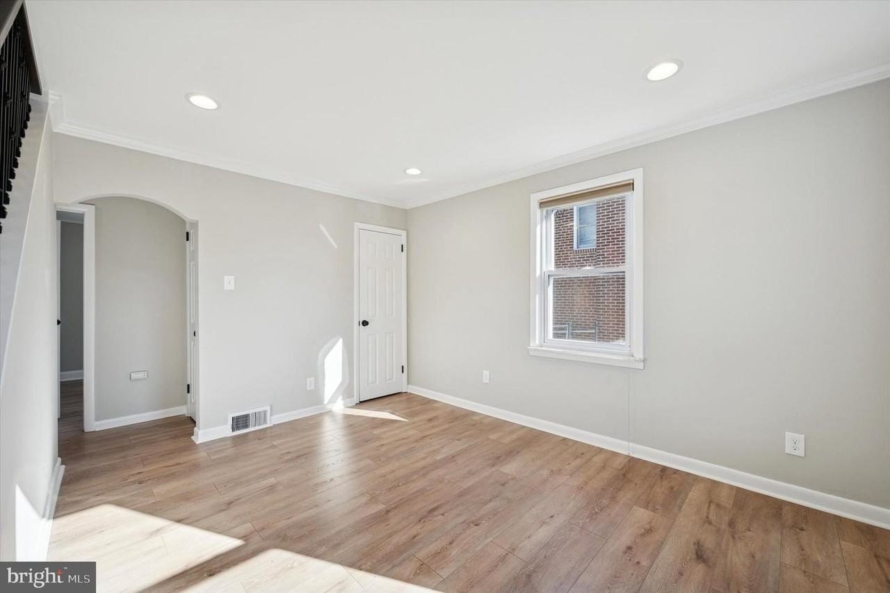 421 Lawrence Rd - Photo 7 of 25