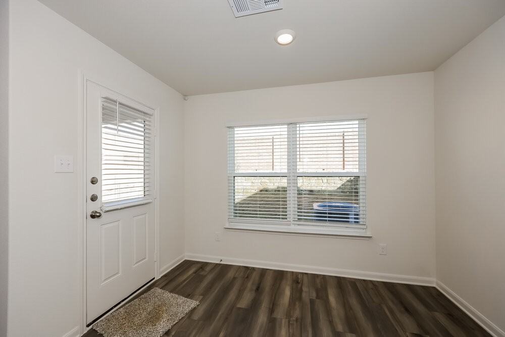 1313 Redpine Dr - Photo 5 of 16