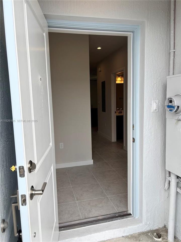 551 Nw 10th Ct - Photo 3 of 8