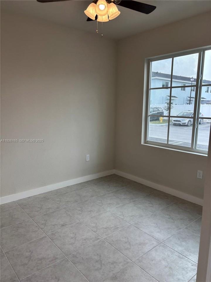 551 Nw 10th Ct - Photo 5 of 8