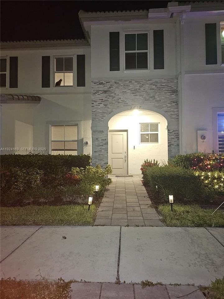 2637 Se 17th St #NA - Photo 5 of 23