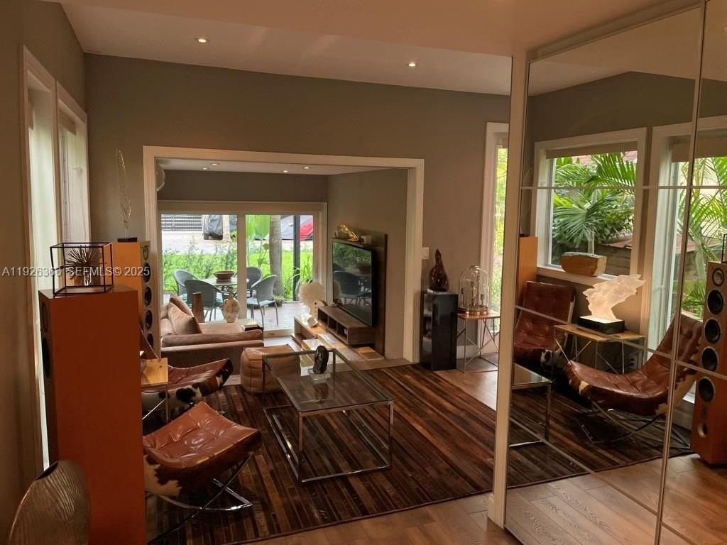 2654 Sw 25th Ter #0 - Photo 4 of 36