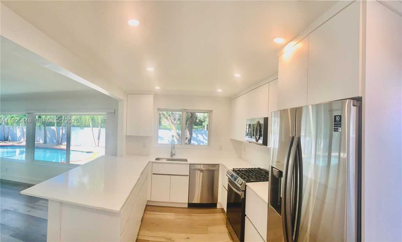 19340 Ne 18th Ct - Photo 7 of 22