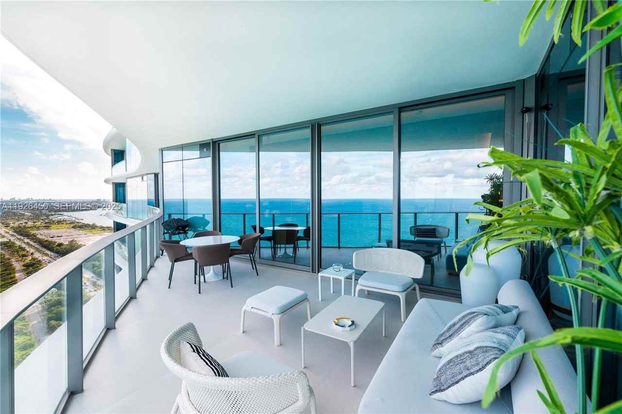 15701 Collins Ave #3102 - Photo 3 of 28