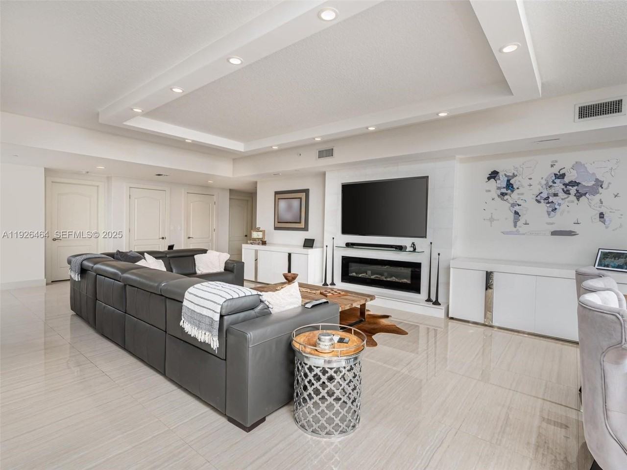 3415 N Ocean Dr #605 - Photo 3 of 31