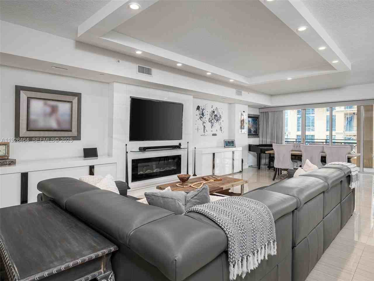 3415 N Ocean Dr #605 - Photo 4 of 31