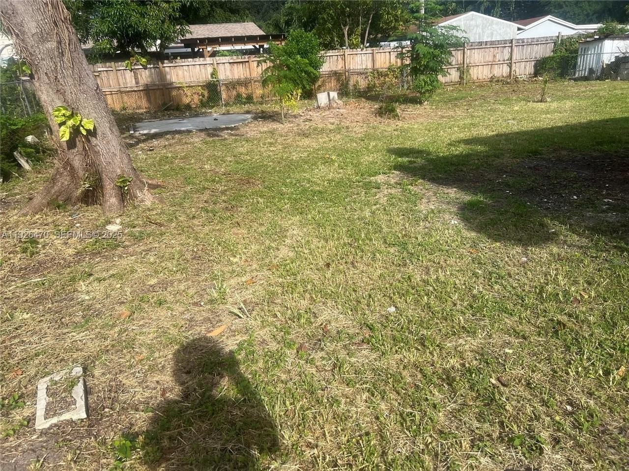 3921 Sw 59th Ave #A - Photo 3 of 5