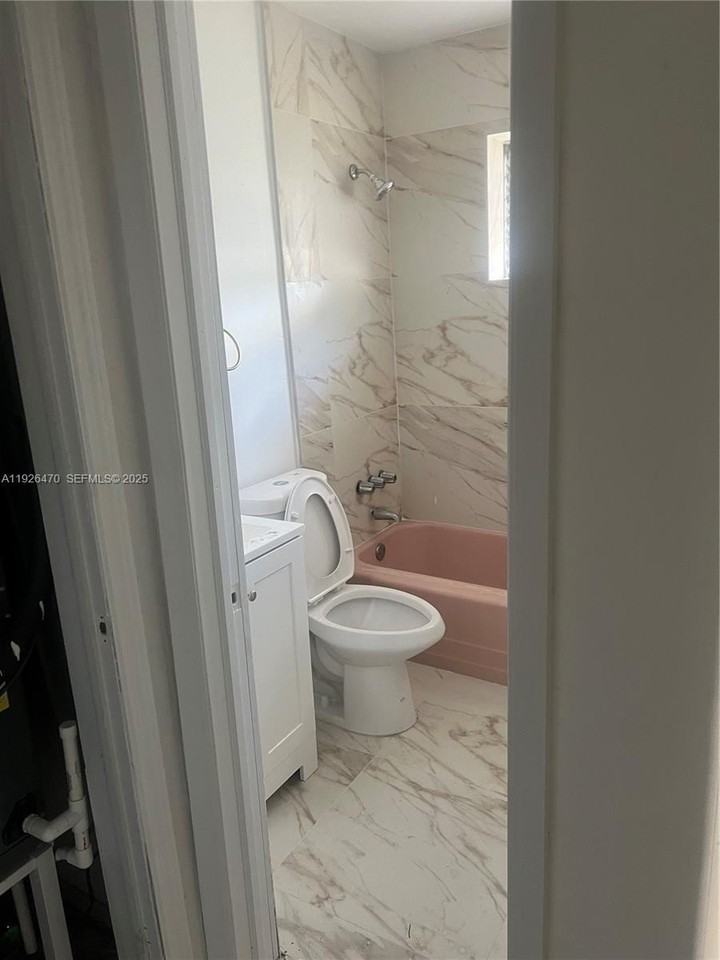 3921 Sw 59th Ave #A - Photo 4 of 5