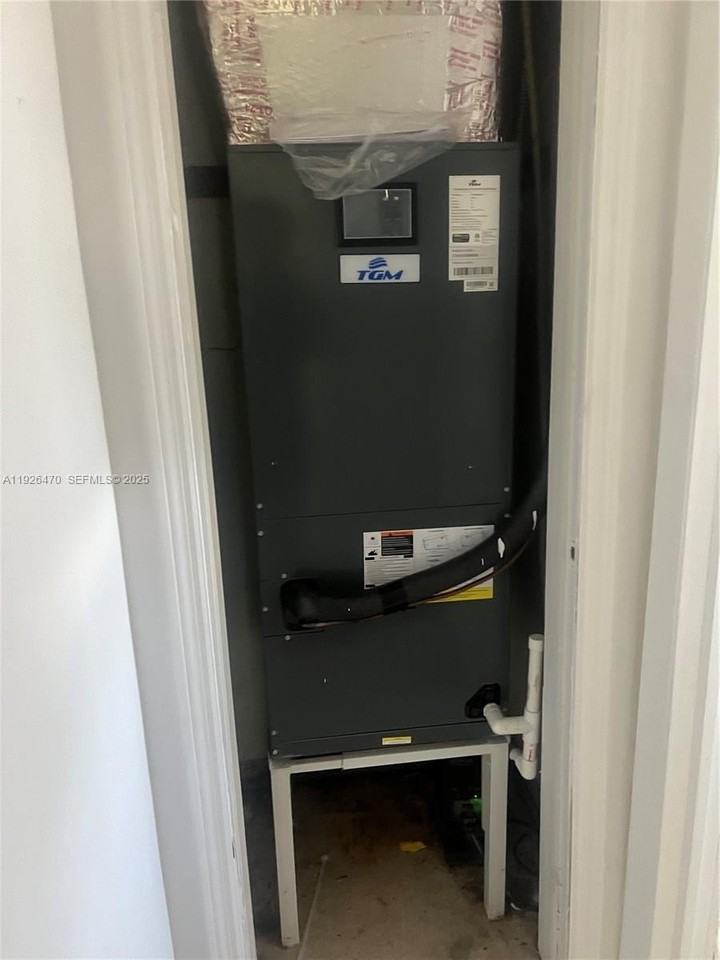 3921 Sw 59th Ave #A - Photo 5 of 5