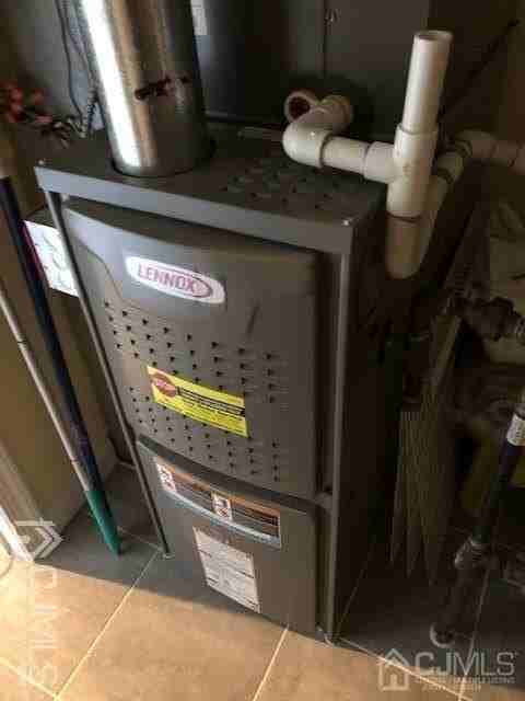 151 Gregory Ln - Photo 7 of 18