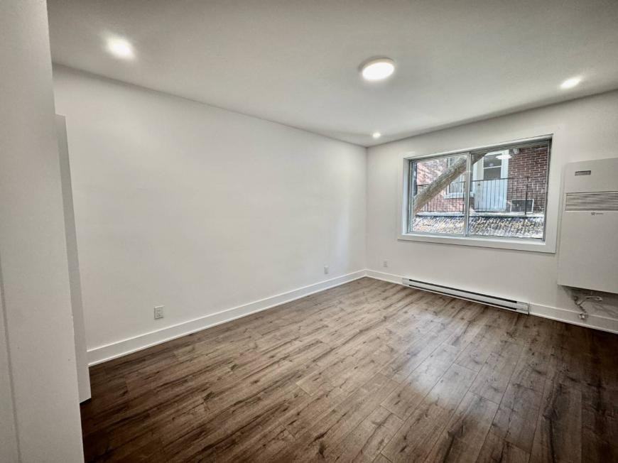 6635 Av Fielding - Photo 2 of 10