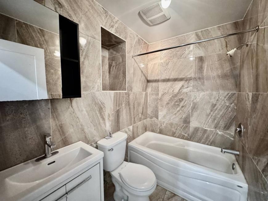 6635 Av Fielding - Photo 3 of 10