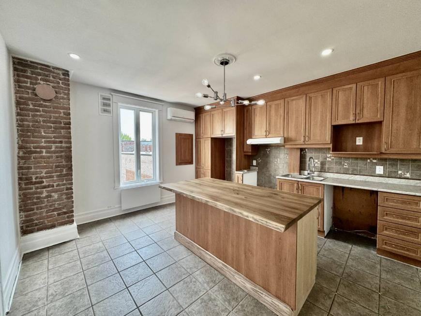 3748 Rue Ontario E - Photo 2 of 10