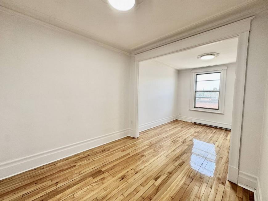 3748 Rue Ontario E - Photo 6 of 10