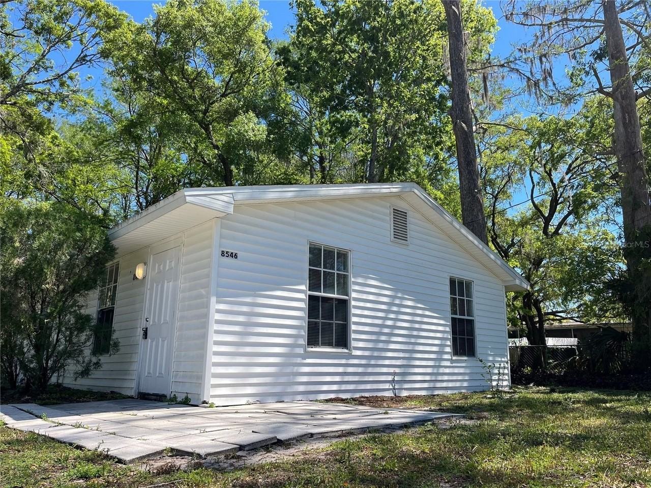 8546 Cameo Dr - Photo 2 of 20