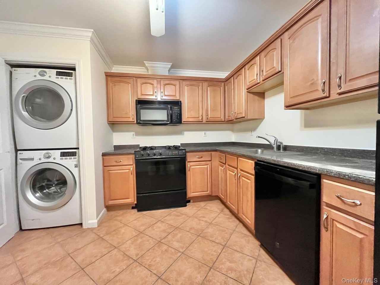 153 Montgomery Ave Unit B #B - Photo 2 of 14