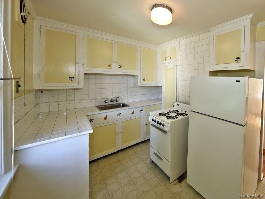 56 South Lawn Avenue #3 - Photo 2 of 7