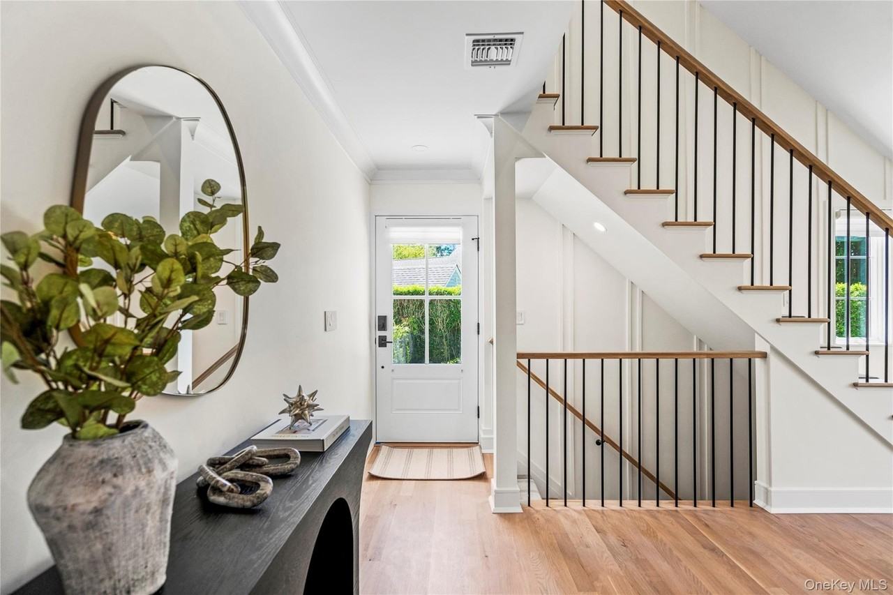 4 Carriage Ln - Photo 3 of 45