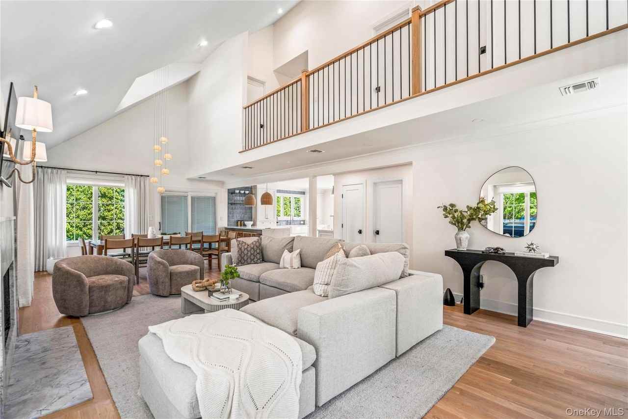 4 Carriage Ln - Photo 5 of 45