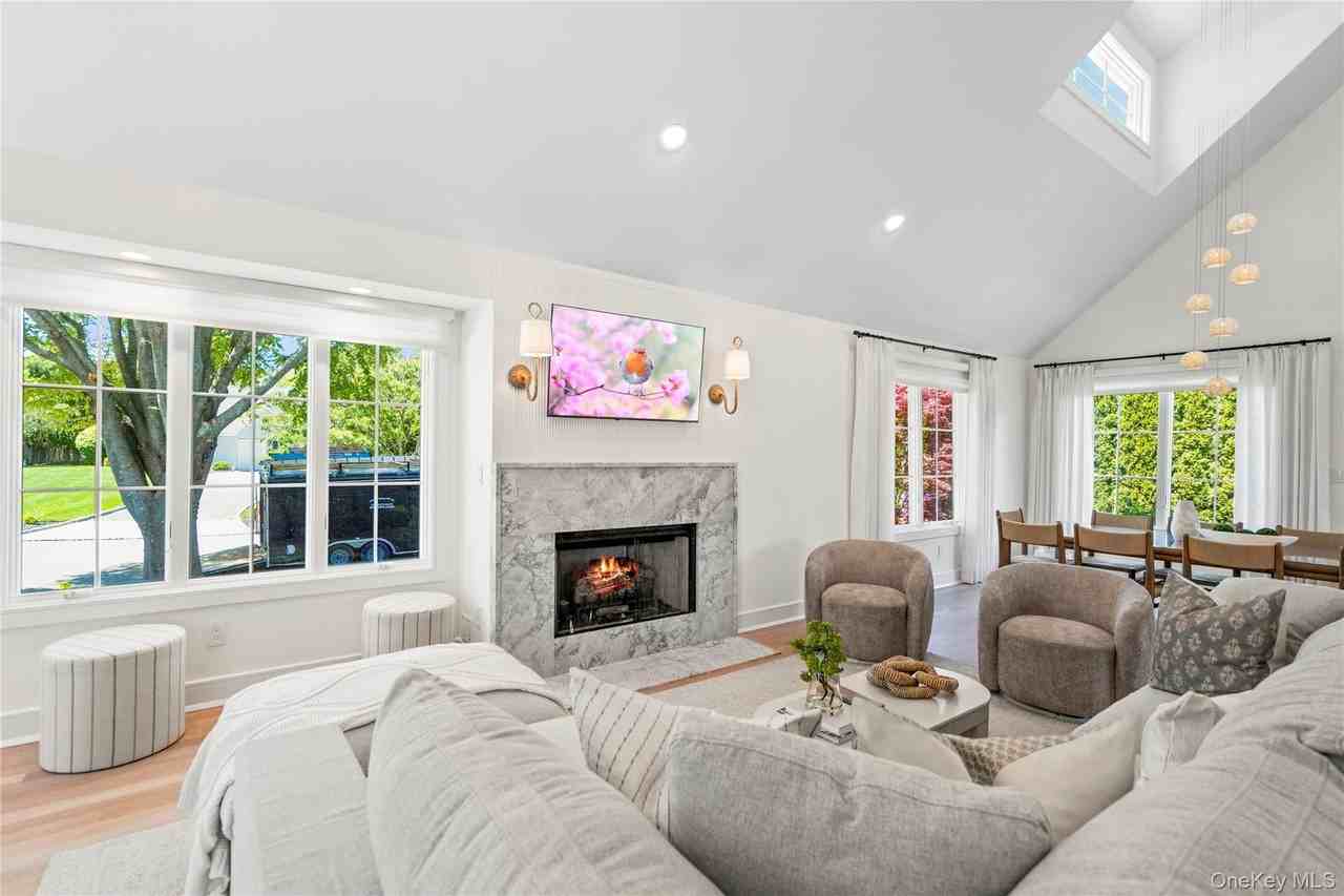 4 Carriage Ln - Photo 6 of 45