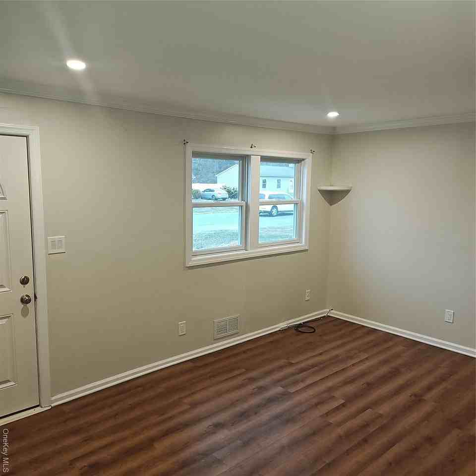 909 Provost Ave - Photo 7 of 14