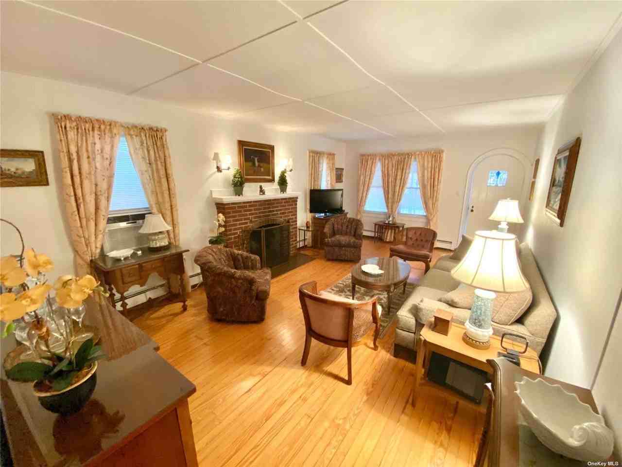 111 Inwood Ave - Photo 2 of 11