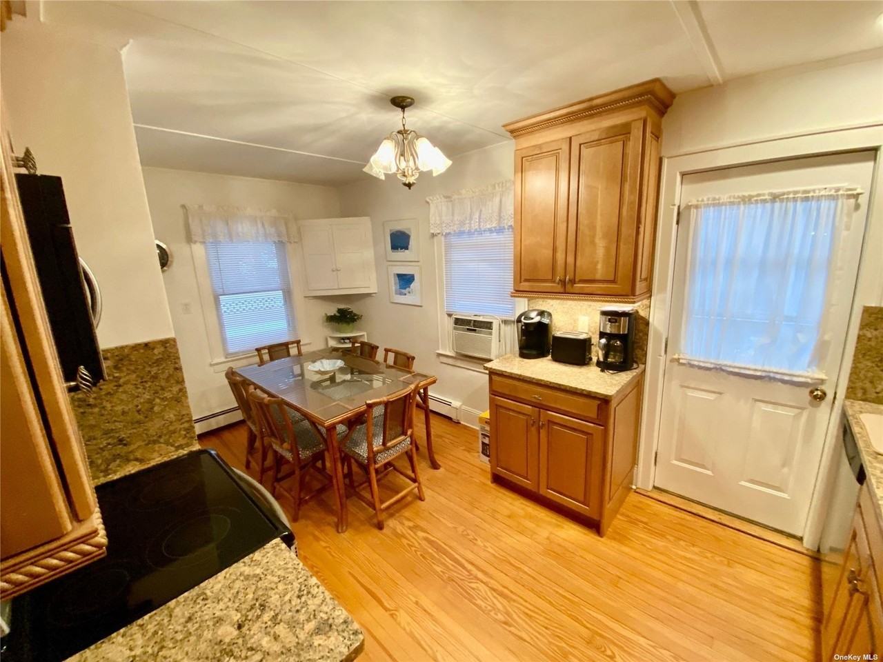 111 Inwood Ave - Photo 3 of 11