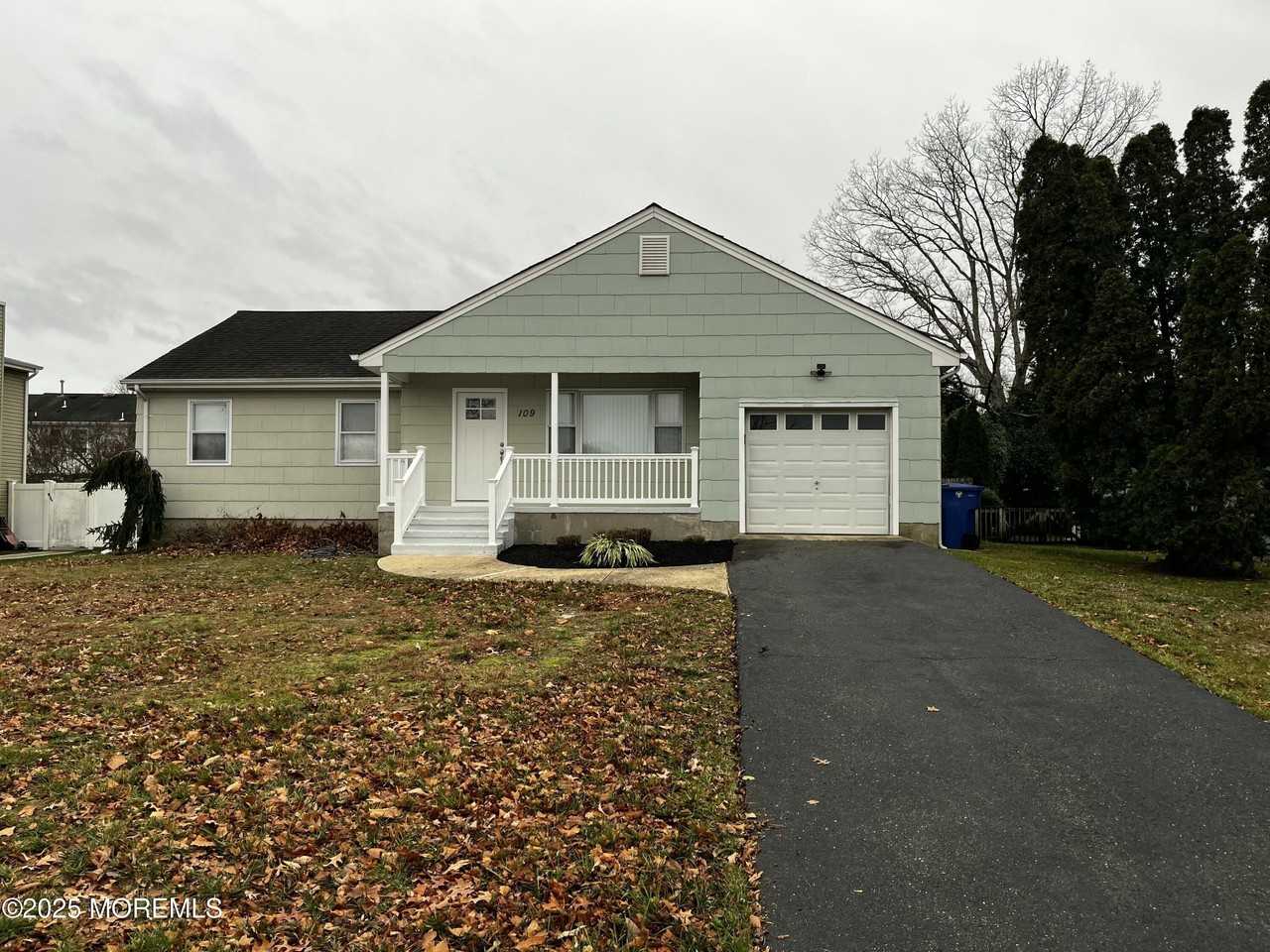 109 109 Westwood Drive - Photo 2 of 22