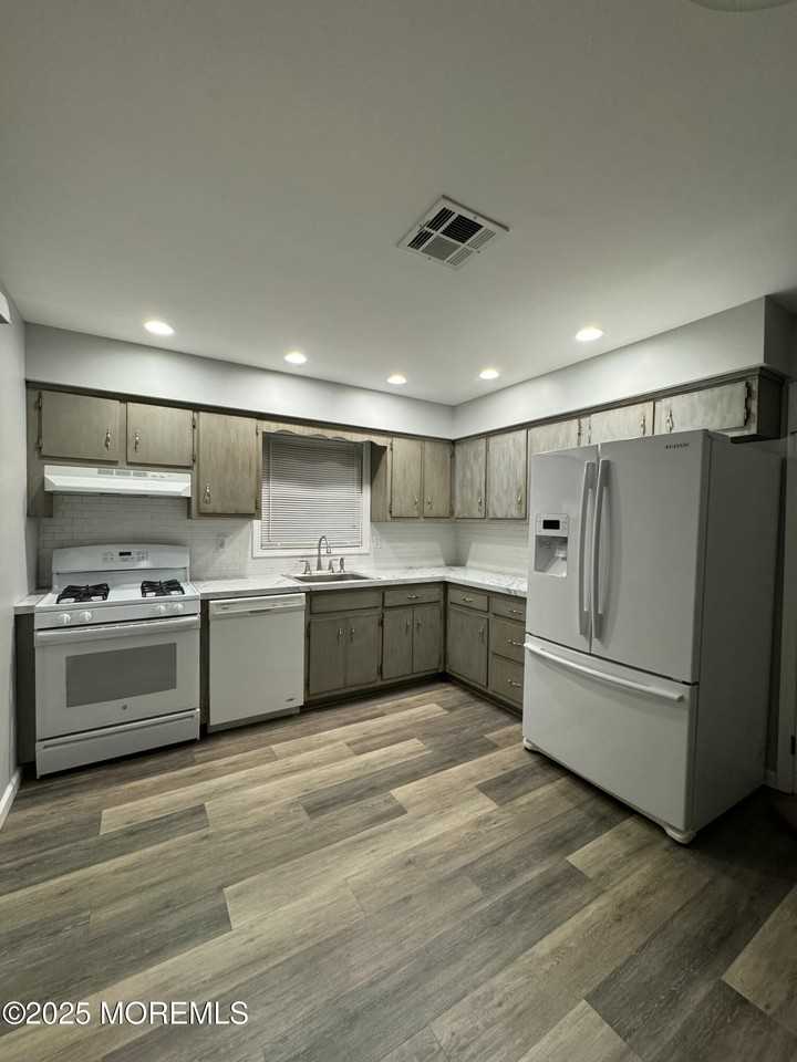 109 109 Westwood Drive - Photo 6 of 22