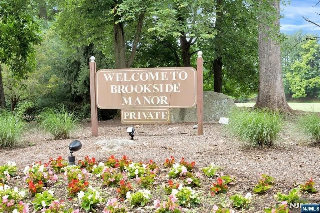 12 Sandburg Ct - Photo 2 of 33