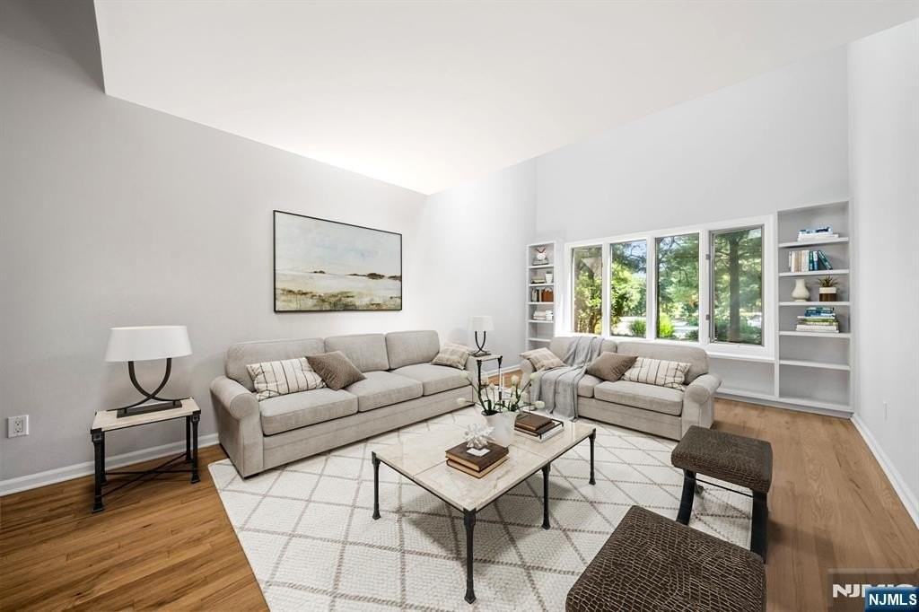 12 Sandburg Ct - Photo 4 of 33