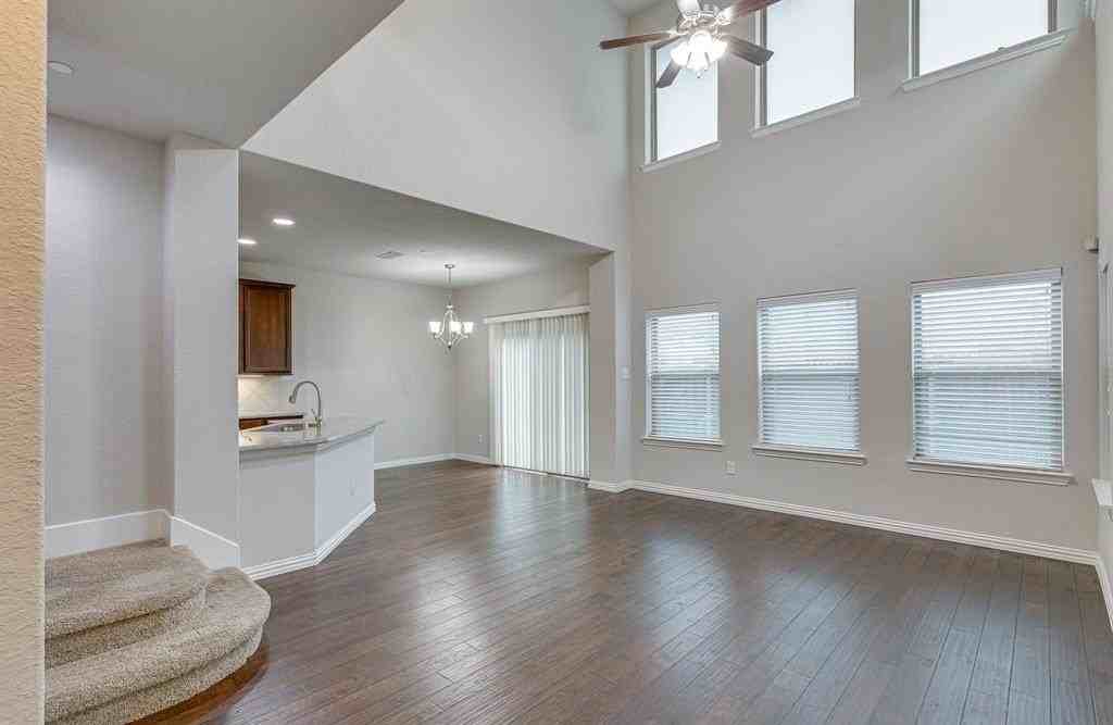 4772 Bridgewater St - Photo 4 of 37