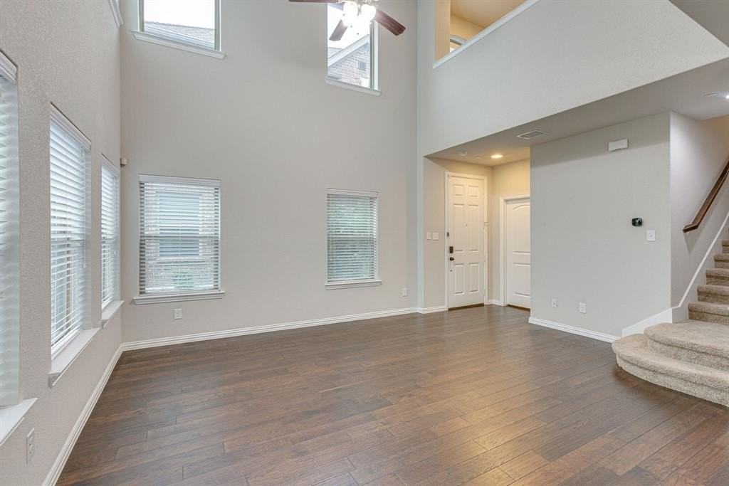 4772 Bridgewater St - Photo 6 of 37