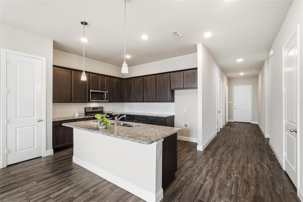 1124 El Sol Blvd - Photo 2 of 28