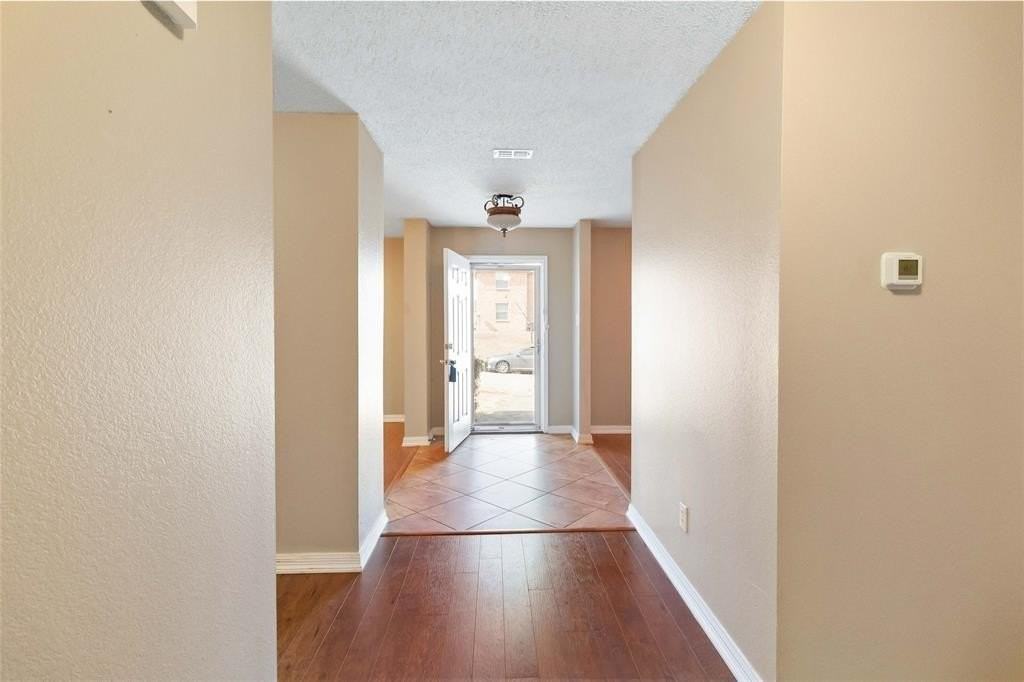 2604 Bandera Place - Photo 4 of 33