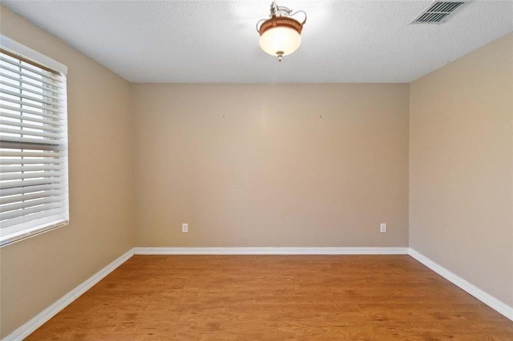 2604 Bandera Place - Photo 5 of 33