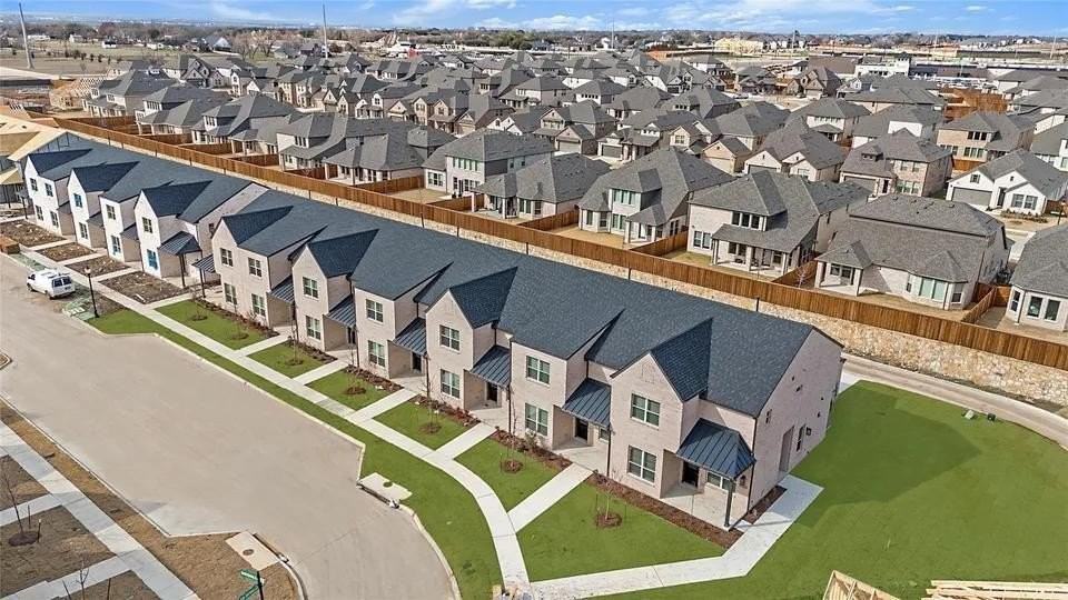 1313 Eureka Springs St - Photo 5 of 40