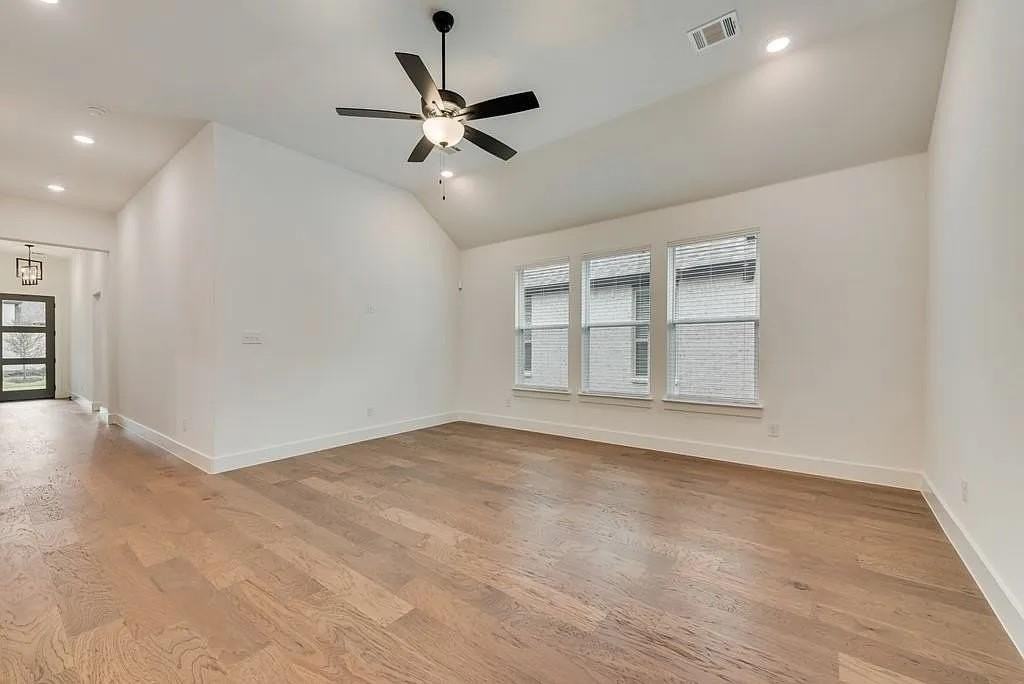 636 Caprice Bluff - Photo 5 of 34