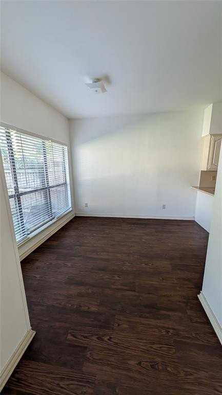 304 Benjamin St - Photo 2 of 8