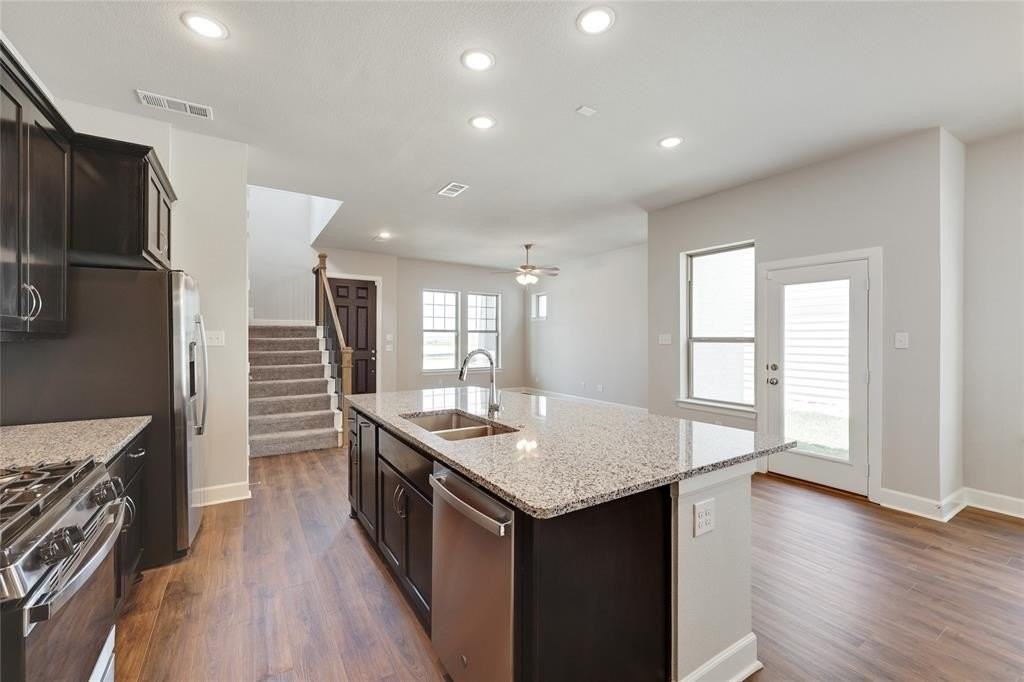 14421 Walsh Ave - Photo 4 of 26