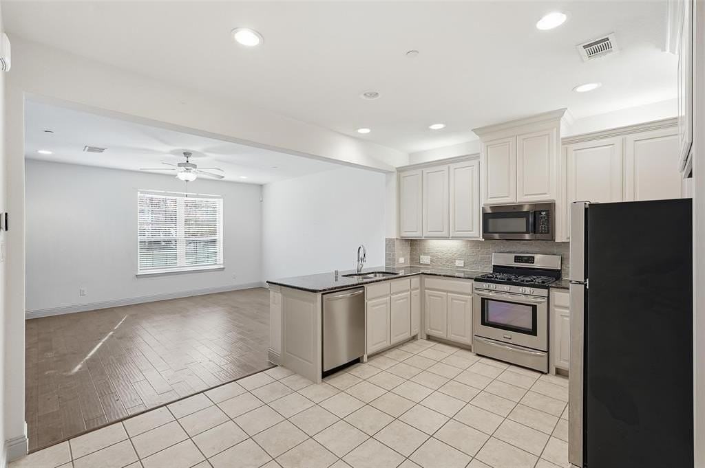 2404 Jameson Lane - Photo 7 of 20