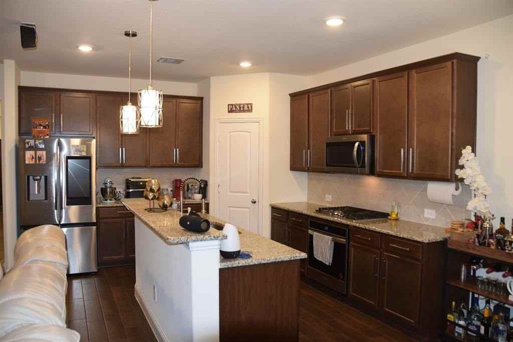 414 Parkford Dr - Photo 2 of 33